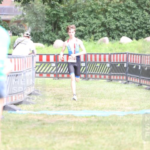 21.06.2026 - 29. Vierlanden-Triathlon Andreas Tolksdorf http://msf.ph/oto/9894681 21.06.2026 15:07:28 Ziel 1251, 1328, 1330, 1251, 1328, 1330 meine-sportfotos.de