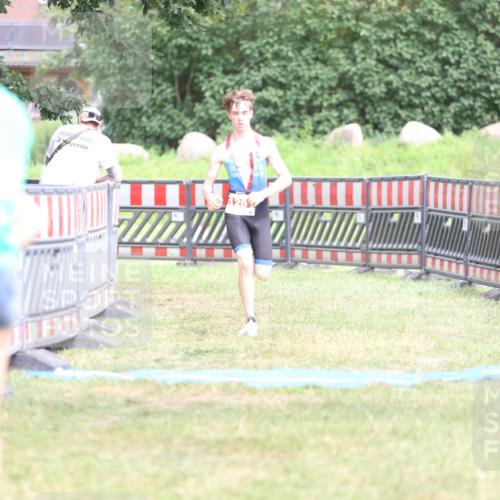 21.06.2026 - 29. Vierlanden-Triathlon Andreas Tolksdorf http://msf.ph/oto/9894682 21.06.2026 15:07:28 Ziel 1251, 1328, 1330, 1251, 1328, 1330 meine-sportfotos.de