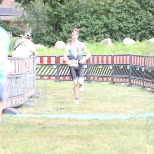 21.06.2026 - 29. Vierlanden-Triathlon Andreas Tolksdorf http://msf.ph/oto/9894683 21.06.2026 15:07:28 Ziel 1251, 1328, 1330, 1251, 1328, 1330 meine-sportfotos.de