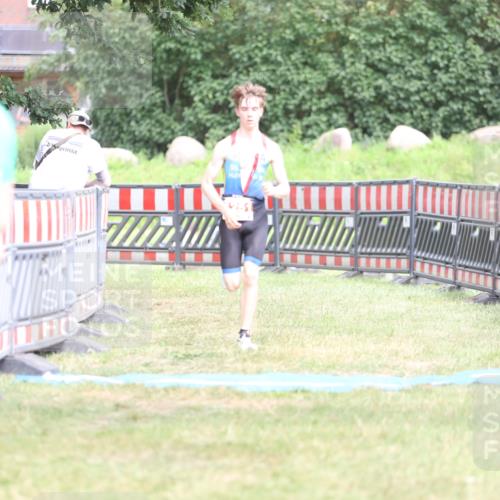21.06.2026 - 29. Vierlanden-Triathlon Andreas Tolksdorf http://msf.ph/oto/9894689 21.06.2026 15:07:28 Ziel 1251, 1328, 1330, 1251, 1328, 1330 meine-sportfotos.de