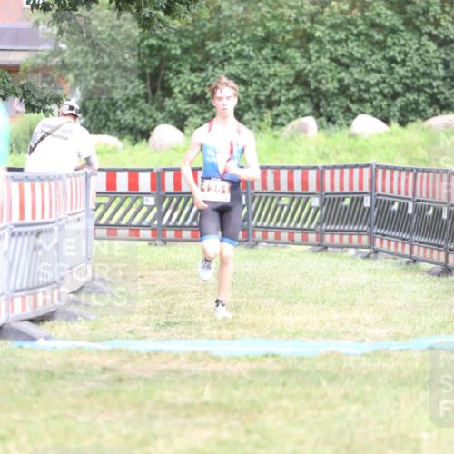 21.06.2026 - 29. Vierlanden-Triathlon Andreas Tolksdorf http://msf.ph/oto/9894690 21.06.2026 15:07:28 Ziel 1251, 1328, 1330, 1251, 1328, 1330 meine-sportfotos.de