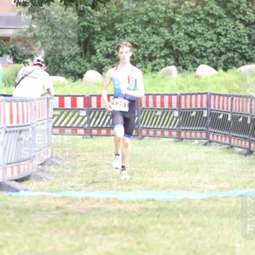 21.06.2026 - 29. Vierlanden-Triathlon Andreas Tolksdorf http://msf.ph/oto/9894691 21.06.2026 15:07:28 Ziel 1251, 1328, 1330, 1251, 1328, 1330 meine-sportfotos.de