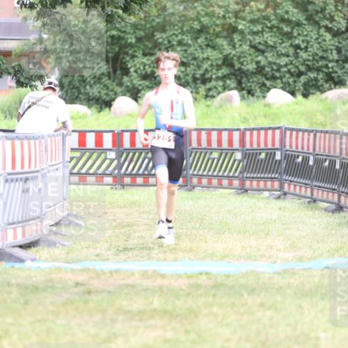 21.06.2026 - 29. Vierlanden-Triathlon Andreas Tolksdorf http://msf.ph/oto/9894692 21.06.2026 15:07:28 Ziel 1251, 1328, 1330, 1251, 1328, 1330 meine-sportfotos.de