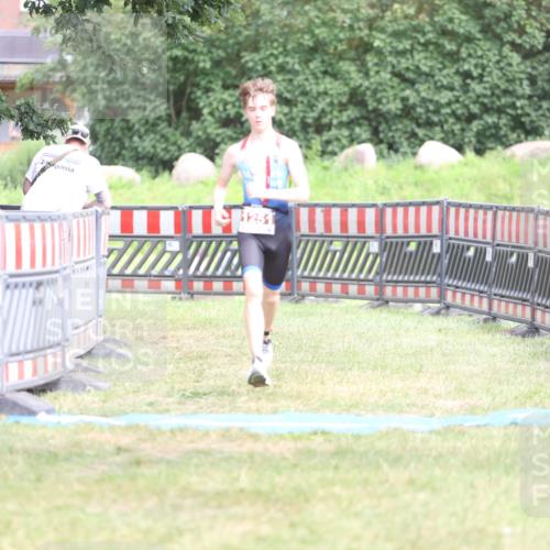 21.06.2026 - 29. Vierlanden-Triathlon Andreas Tolksdorf http://msf.ph/oto/9894693 21.06.2026 15:07:28 Ziel 1251, 1328, 1330, 1251, 1328, 1330 meine-sportfotos.de