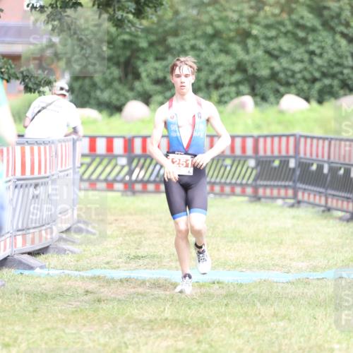 21.06.2026 - 29. Vierlanden-Triathlon Andreas Tolksdorf http://msf.ph/oto/9894694 21.06.2026 15:07:29 Ziel 1251, 1330, 1251, 1330 meine-sportfotos.de