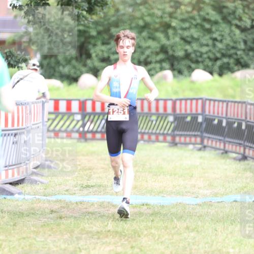 21.06.2026 - 29. Vierlanden-Triathlon Andreas Tolksdorf http://msf.ph/oto/9894698 21.06.2026 15:07:29 Ziel 1251, 1330, 1251, 1330 meine-sportfotos.de
