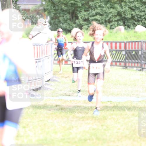 21.06.2026 - 29. Vierlanden-Triathlon Andreas Tolksdorf http://msf.ph/oto/9894725 21.06.2026 15:07:41 Ziel 1272, 1276, 1284, 1313, 1330, 1333, 1272, 1276, 1284, 1313, 1330, 1333 meine-sportfotos.de