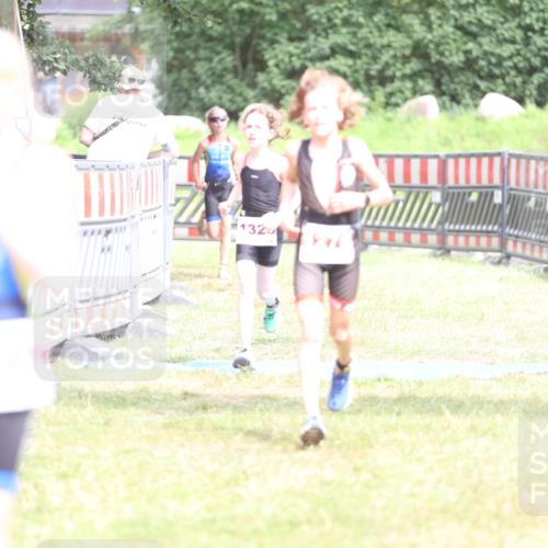 21.06.2026 - 29. Vierlanden-Triathlon Andreas Tolksdorf http://msf.ph/oto/9894730 21.06.2026 15:07:41 Ziel 1272, 1276, 1284, 1313, 1330, 1333, 1272, 1276, 1284, 1313, 1330, 1333 meine-sportfotos.de