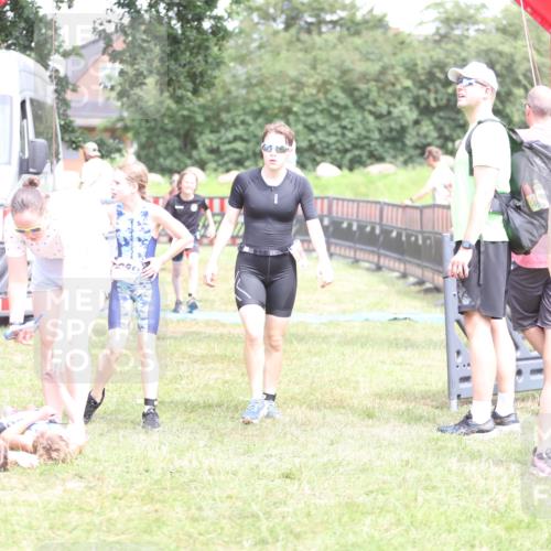 21.06.2026 - 29. Vierlanden-Triathlon Andreas Tolksdorf http://msf.ph/oto/9894795 21.06.2026 15:08:51 Ziel 1231, 1254, 1297, 1231, 1254, 1297 meine-sportfotos.de