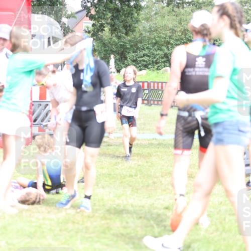 21.06.2026 - 29. Vierlanden-Triathlon Andreas Tolksdorf http://msf.ph/oto/9894805 21.06.2026 15:08:54 Ziel 1254, 1297, 1254, 1297 meine-sportfotos.de