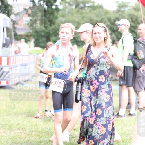 21.06.2026 - 29. Vierlanden-Triathlon Andreas Tolksdorf http://msf.ph/oto/9894838 21.06.2026 15:09:20 Ziel 1302, 1302 meine-sportfotos.de