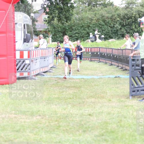 21.06.2026 - 29. Vierlanden-Triathlon Andreas Tolksdorf http://msf.ph/oto/9894846 21.06.2026 15:09:49 Ziel 1293, 1319, 1322, 1293, 1319, 1322 meine-sportfotos.de