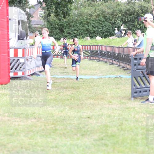 21.06.2026 - 29. Vierlanden-Triathlon Andreas Tolksdorf http://msf.ph/oto/9894850 21.06.2026 15:09:50 Ziel 1293, 1319, 1322, 1293, 1319, 1322 meine-sportfotos.de