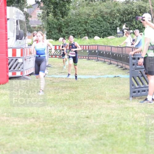 21.06.2026 - 29. Vierlanden-Triathlon Andreas Tolksdorf http://msf.ph/oto/9894853 21.06.2026 15:09:50 Ziel 1293, 1319, 1322, 1293, 1319, 1322 meine-sportfotos.de