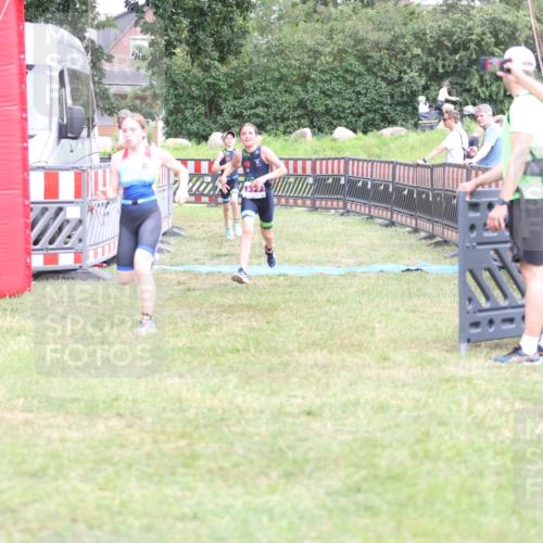 21.06.2026 - 29. Vierlanden-Triathlon Andreas Tolksdorf http://msf.ph/oto/9894854 21.06.2026 15:09:50 Ziel 1293, 1319, 1322, 1293, 1319, 1322 meine-sportfotos.de