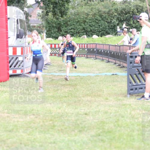 21.06.2026 - 29. Vierlanden-Triathlon Andreas Tolksdorf http://msf.ph/oto/9894855 21.06.2026 15:09:50 Ziel 1293, 1319, 1322, 1293, 1319, 1322 meine-sportfotos.de