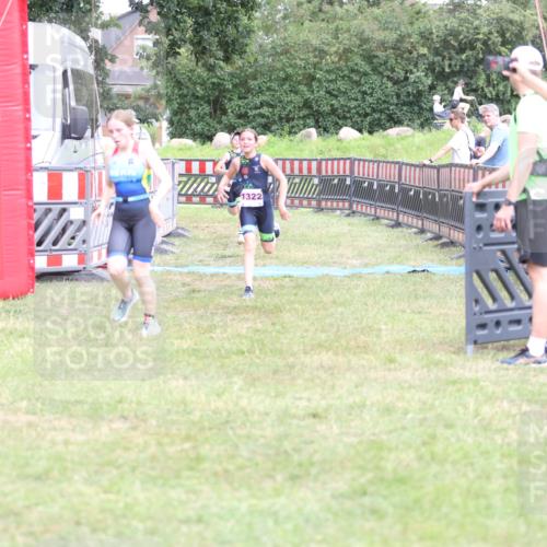21.06.2026 - 29. Vierlanden-Triathlon Andreas Tolksdorf http://msf.ph/oto/9894856 21.06.2026 15:09:50 Ziel 1293, 1319, 1322, 1293, 1319, 1322 meine-sportfotos.de