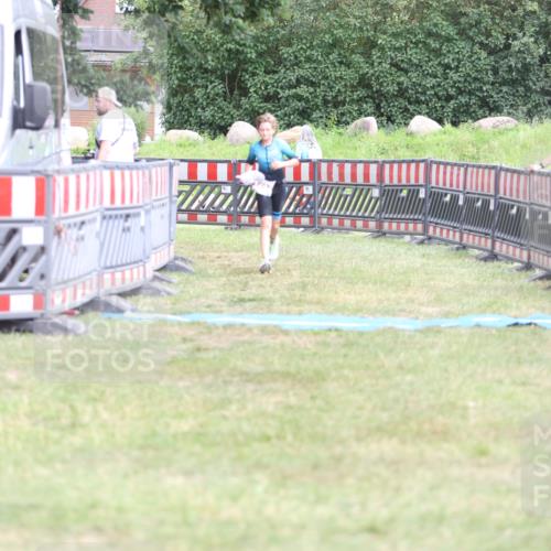 21.06.2026 - 29. Vierlanden-Triathlon Andreas Tolksdorf http://msf.ph/oto/9894865 21.06.2026 15:10:09 Ziel 1282, 1282 meine-sportfotos.de