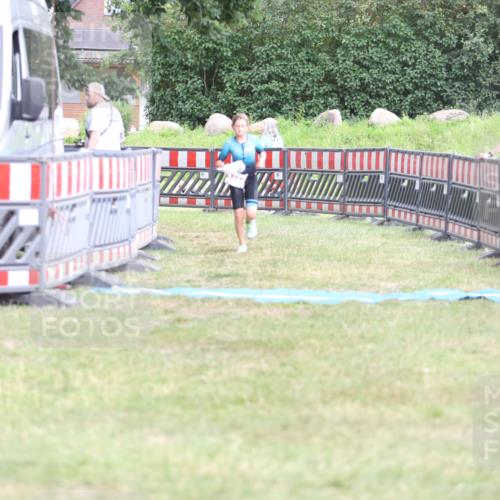 21.06.2026 - 29. Vierlanden-Triathlon Andreas Tolksdorf http://msf.ph/oto/9894868 21.06.2026 15:10:09 Ziel 1282, 1282 meine-sportfotos.de