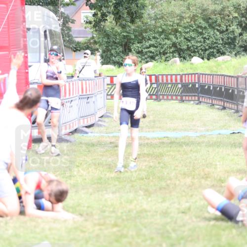 21.06.2026 - 29. Vierlanden-Triathlon Andreas Tolksdorf http://msf.ph/oto/9895002 21.06.2026 15:11:28 Ziel 1275, 1317, 1332, 1275, 1317, 1332 meine-sportfotos.de
