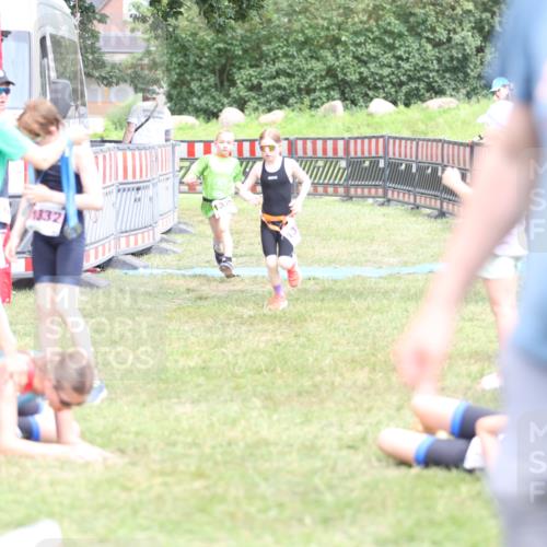 21.06.2026 - 29. Vierlanden-Triathlon Andreas Tolksdorf http://msf.ph/oto/9895019 21.06.2026 15:11:31 Ziel 1275, 1317, 1332, 1275, 1317, 1332 meine-sportfotos.de