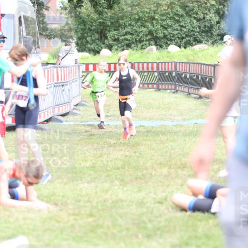 21.06.2026 - 29. Vierlanden-Triathlon Andreas Tolksdorf http://msf.ph/oto/9895020 21.06.2026 15:11:32 Ziel 1317, 1332, 1317, 1332 meine-sportfotos.de