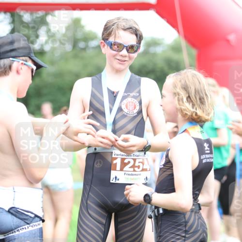 21.06.2026 - 29. Vierlanden-Triathlon Andreas Tolksdorf http://msf.ph/oto/9895023 21.06.2026 15:11:57 Ziel 1232, 1303, 1232, 1303 meine-sportfotos.de