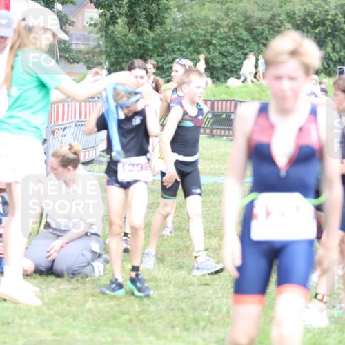 21.06.2026 - 29. Vierlanden-Triathlon Andreas Tolksdorf http://msf.ph/oto/9895037 21.06.2026 15:12:59 Ziel 1249, 1258, 1260, 1290, 1298, 1318, 1249, 1258, 1260, 1290, 1298, 1318 meine-sportfotos.de