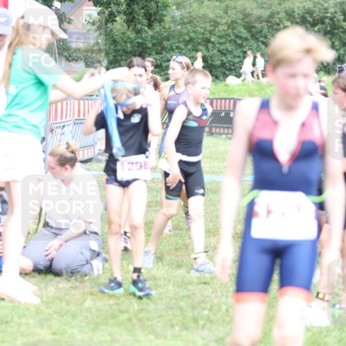 21.06.2026 - 29. Vierlanden-Triathlon Andreas Tolksdorf http://msf.ph/oto/9895038 21.06.2026 15:12:59 Ziel 1249, 1258, 1260, 1290, 1298, 1318, 1249, 1258, 1260, 1290, 1298, 1318 meine-sportfotos.de