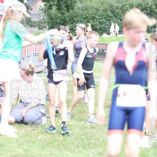 21.06.2026 - 29. Vierlanden-Triathlon Andreas Tolksdorf http://msf.ph/oto/9895039 21.06.2026 15:12:59 Ziel 1249, 1258, 1260, 1290, 1298, 1318, 1249, 1258, 1260, 1290, 1298, 1318 meine-sportfotos.de