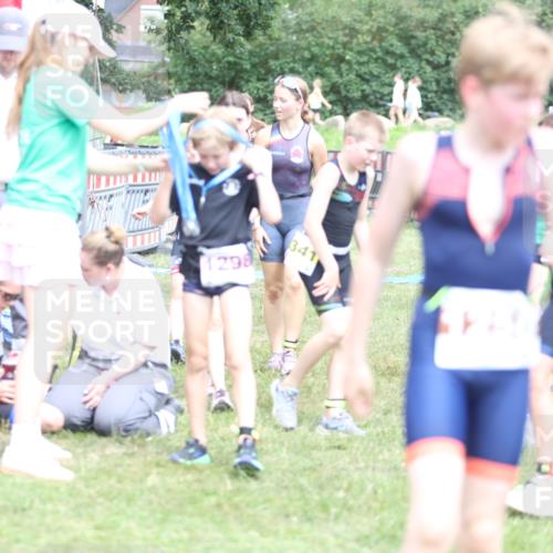 21.06.2026 - 29. Vierlanden-Triathlon Andreas Tolksdorf http://msf.ph/oto/9895042 21.06.2026 15:12:59 Ziel 1249, 1258, 1260, 1290, 1298, 1318, 1249, 1258, 1260, 1290, 1298, 1318 meine-sportfotos.de