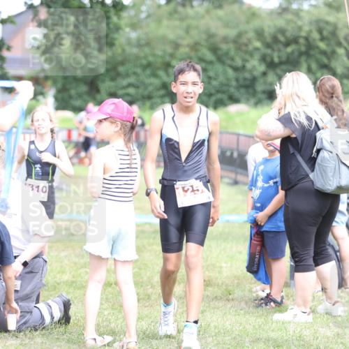 21.06.2026 - 29. Vierlanden-Triathlon Andreas Tolksdorf http://msf.ph/oto/9895110 21.06.2026 15:13:35 Ziel 1261, 1306, 1310, 1261, 1306, 1310 meine-sportfotos.de