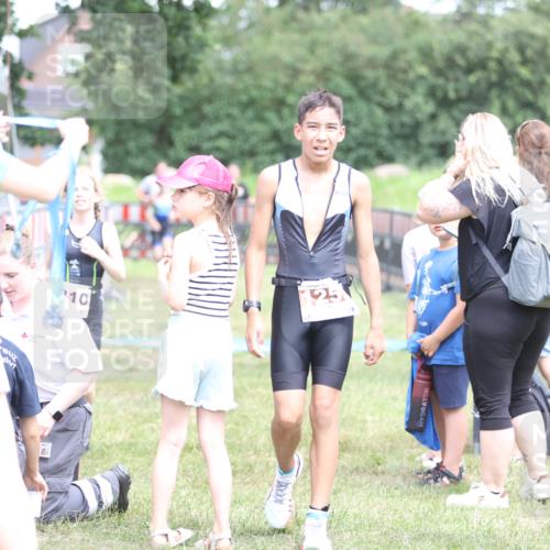 21.06.2026 - 29. Vierlanden-Triathlon Andreas Tolksdorf http://msf.ph/oto/9895112 21.06.2026 15:13:35 Ziel 1261, 1306, 1310, 1261, 1306, 1310 meine-sportfotos.de