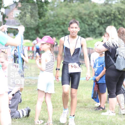 21.06.2026 - 29. Vierlanden-Triathlon Andreas Tolksdorf http://msf.ph/oto/9895114 21.06.2026 15:13:35 Ziel 1261, 1306, 1310, 1261, 1306, 1310 meine-sportfotos.de