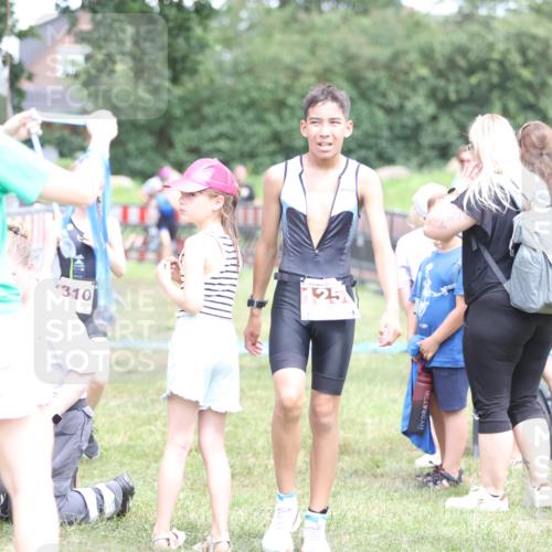 21.06.2026 - 29. Vierlanden-Triathlon Andreas Tolksdorf http://msf.ph/oto/9895115 21.06.2026 15:13:35 Ziel 1261, 1306, 1310, 1261, 1306, 1310 meine-sportfotos.de