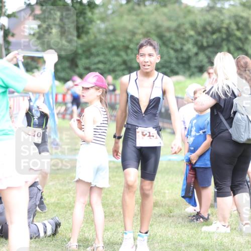 21.06.2026 - 29. Vierlanden-Triathlon Andreas Tolksdorf http://msf.ph/oto/9895116 21.06.2026 15:13:35 Ziel 1261, 1306, 1310, 1261, 1306, 1310 meine-sportfotos.de