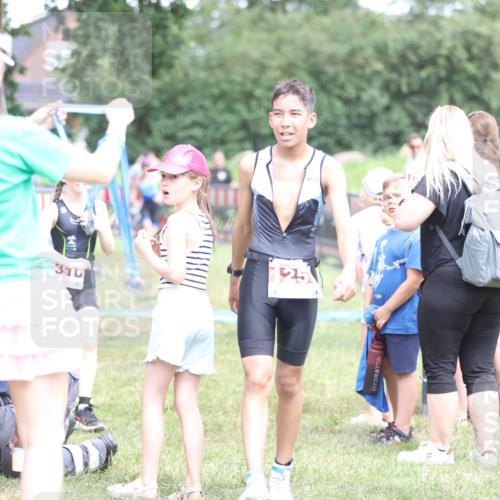 21.06.2026 - 29. Vierlanden-Triathlon Andreas Tolksdorf http://msf.ph/oto/9895118 21.06.2026 15:13:35 Ziel 1261, 1306, 1310, 1261, 1306, 1310 meine-sportfotos.de