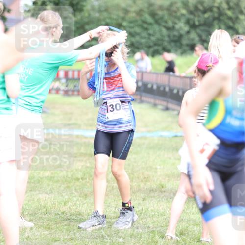 21.06.2026 - 29. Vierlanden-Triathlon Andreas Tolksdorf http://msf.ph/oto/9895138 21.06.2026 15:13:47 Ziel 1306, 1320, 1306, 1320 meine-sportfotos.de