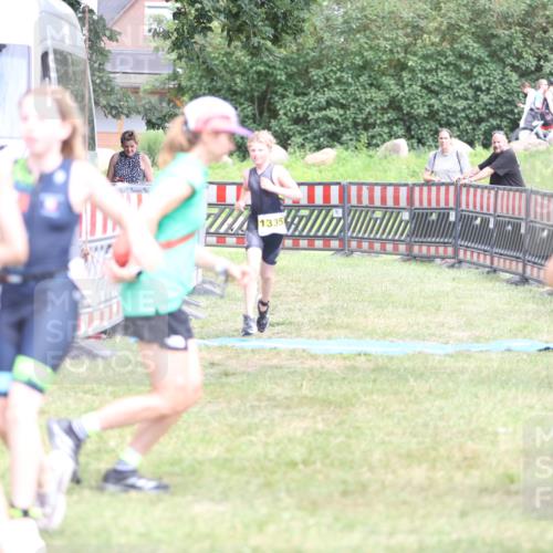 21.06.2026 - 29. Vierlanden-Triathlon Andreas Tolksdorf http://msf.ph/oto/9895171 21.06.2026 15:14:01 Ziel 1320, 1335, 1320, 1335 meine-sportfotos.de