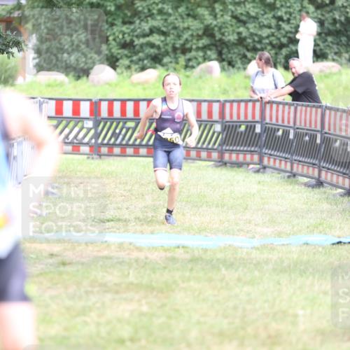 21.06.2026 - 29. Vierlanden-Triathlon Andreas Tolksdorf http://msf.ph/oto/9895188 21.06.2026 15:14:09 Ziel 1295, 1295 meine-sportfotos.de