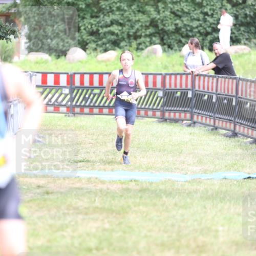 21.06.2026 - 29. Vierlanden-Triathlon Andreas Tolksdorf http://msf.ph/oto/9895189 21.06.2026 15:14:09 Ziel 1295, 1295 meine-sportfotos.de