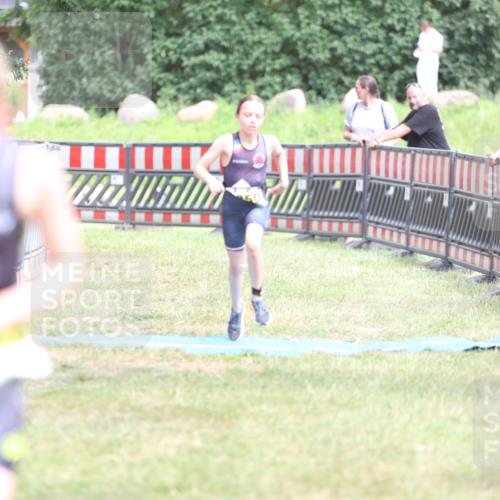 21.06.2026 - 29. Vierlanden-Triathlon Andreas Tolksdorf http://msf.ph/oto/9895197 21.06.2026 15:14:09 Ziel 1295, 1295 meine-sportfotos.de