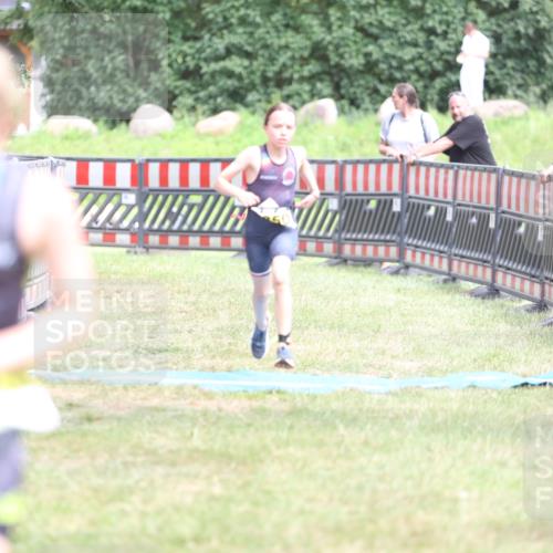 21.06.2026 - 29. Vierlanden-Triathlon Andreas Tolksdorf http://msf.ph/oto/9895198 21.06.2026 15:14:09 Ziel 1295, 1295 meine-sportfotos.de