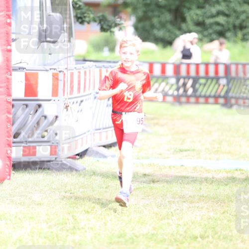 21.06.2026 - 29. Vierlanden-Triathlon Andreas Tolksdorf http://msf.ph/oto/9895213 21.06.2026 15:14:20 Ziel 1295, 1295 meine-sportfotos.de
