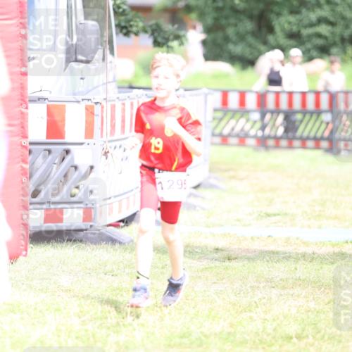 21.06.2026 - 29. Vierlanden-Triathlon Andreas Tolksdorf http://msf.ph/oto/9895219 21.06.2026 15:14:20 Ziel 1295, 1295 meine-sportfotos.de