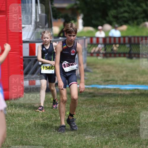 21.06.2026 - 29. Vierlanden-Triathlon Andreas Tolksdorf http://msf.ph/oto/9895258 21.06.2026 15:14:48 Ziel 1266, 1340, 1266, 1340 meine-sportfotos.de