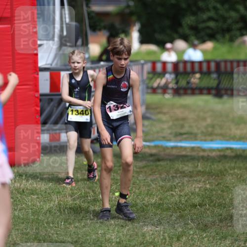 21.06.2026 - 29. Vierlanden-Triathlon Andreas Tolksdorf http://msf.ph/oto/9895259 21.06.2026 15:14:48 Ziel 1266, 1340, 1266, 1340 meine-sportfotos.de