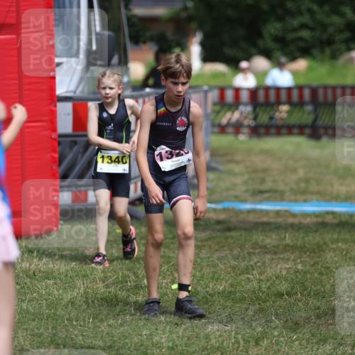 21.06.2026 - 29. Vierlanden-Triathlon Andreas Tolksdorf http://msf.ph/oto/9895260 21.06.2026 15:14:48 Ziel 1266, 1340, 1266, 1340 meine-sportfotos.de