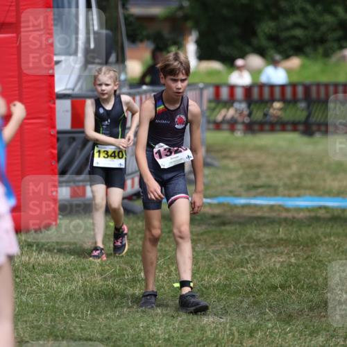 21.06.2026 - 29. Vierlanden-Triathlon Andreas Tolksdorf http://msf.ph/oto/9895261 21.06.2026 15:14:48 Ziel 1266, 1340, 1266, 1340 meine-sportfotos.de