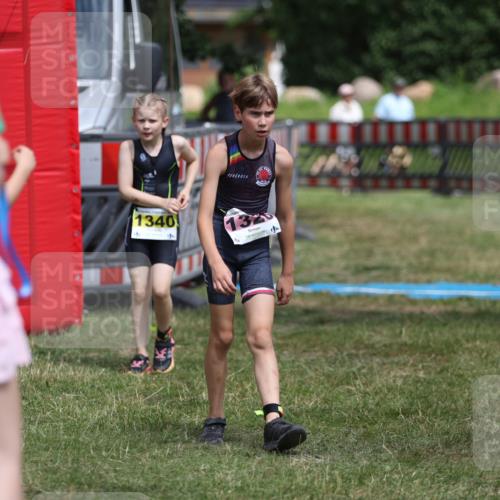 21.06.2026 - 29. Vierlanden-Triathlon Andreas Tolksdorf http://msf.ph/oto/9895262 21.06.2026 15:14:48 Ziel 1266, 1340, 1266, 1340 meine-sportfotos.de